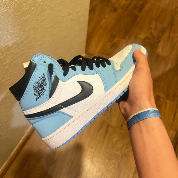 Unc blue Jordan 1s - Picture 6 of 15